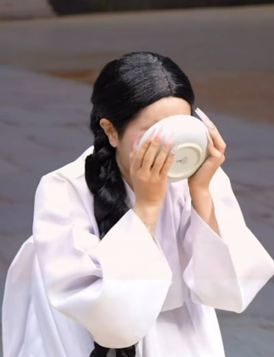 복귀 알린 서인영, 소복 입은 채 '사약' 들이켰다…죄명은 '입묵+손톱 문란'인가