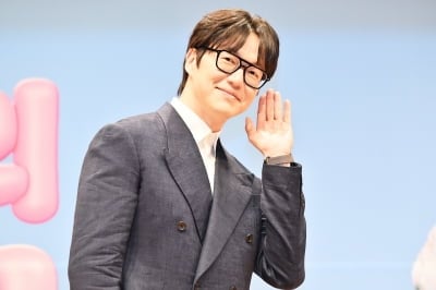 성시경, 삼고초려 끝에 마음 돌렸다…'고막 남친' 타이틀 내세운 '더 시즌즈'의 귀환 [종합]