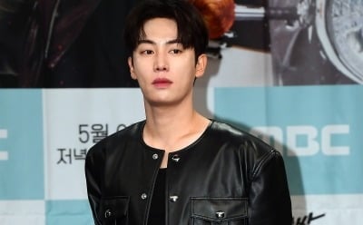 '기안84 절친' 유명 배우, 충격 근황 알렸다…배달 라이더로 생활, "시상식날도 알바" ('전참시')