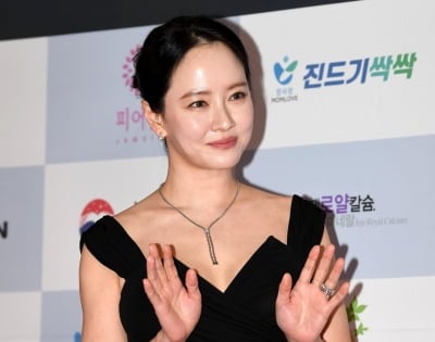 '병풍 논란' 송지효, 끝내 결단 내렸다…하차 대신 부상 투혼, 잠자던 '먹본능' 발동 ('런닝맨')