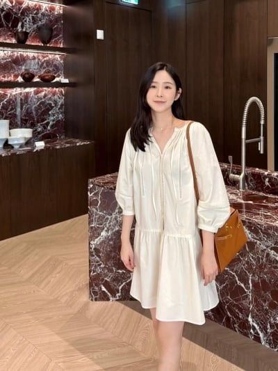 '16살 연상♥' 박지현, 연매출 500억대 사모님되더니…원피스 입고 미모 폭발