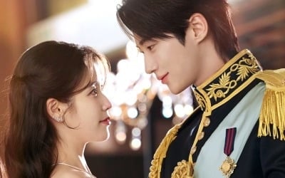 아이유♥변우석, 밀착 스킨십 포착됐다…부부로 맞잡은 두 손, "로맨틱한 추억" ('대군부인')