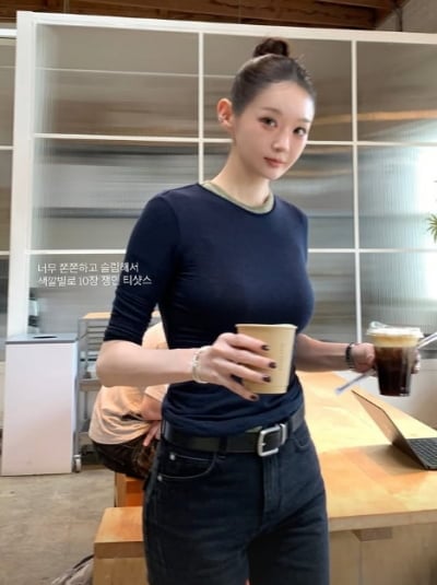 "머리부터 발끝까지 우리 회사 꺼"…강민경마저 색깔별로 쟁였다