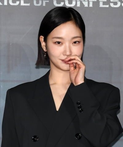 전도연·박지현 이어 '♥10살 연하남' 만났다…김고은, 새로운 케미에 쏠린 관심 [TEN스타필드]