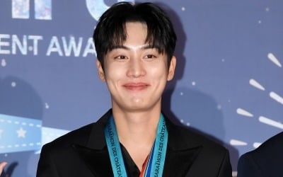 '기안84 절친' 유명 배우, 일당 2만원 벌었다…주연작만 5개인데, "연기대상 때도 배달" ('전참시')