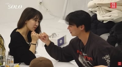 '나솔' 30기 영수, 끝내 옥순 제압했다…"손가락 하나면 충분" 도발 ('촌장')