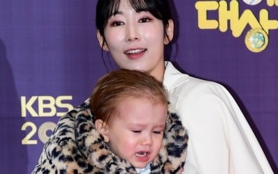 '비혼모' 사유리, 개그맨과 ♥열애 인정했다…"팽현숙이 추천, 결혼하라고" ('짠한형')