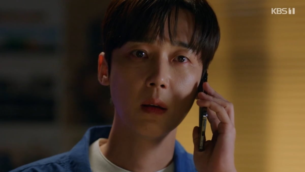KBS 1TV 일일드라마 ‘기쁜 우리 좋은 날’ 1회에서 윤종훈이 이호재의 시한부 소식을 듣고 충격으로 얼어붙었다./ 사진 제공: KBS 1TV 일일드라마 ‘기쁜 우리 좋은 날’ 방송 캡처