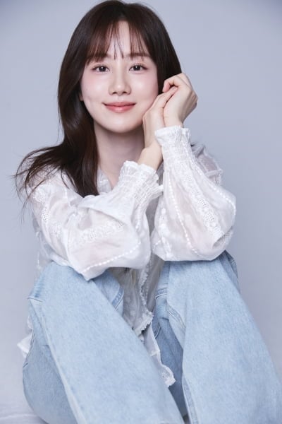 계원예고 연영과 졸업 후 법대 진학했다는 20대 미모의 여배우…황민현과 호흡 확정