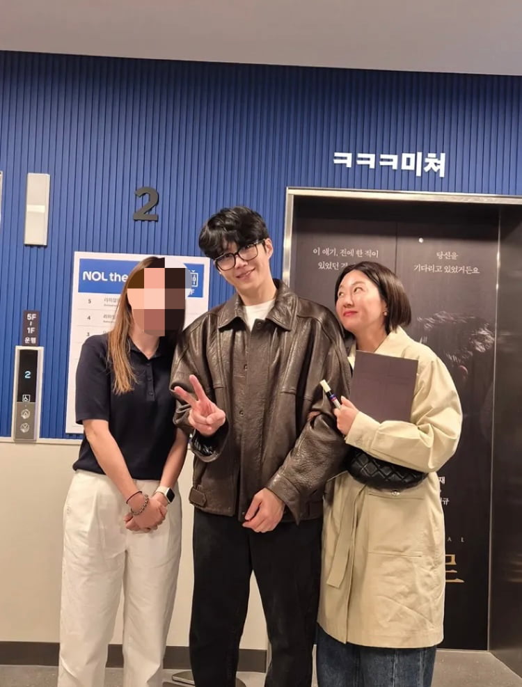 김선호 보조개 미소 활짝…김지혜, 딱 붙어서 성덕 인증