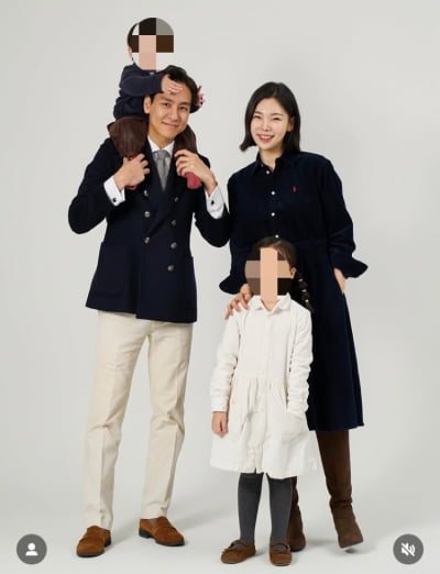 이다은, 재혼 후 화목한 가족사진…반려견 없이 4명만 단란하게