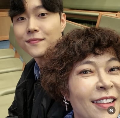 조혜련 아들, 한국 떠나 호주로…교회서 엄마랑 이별 사진