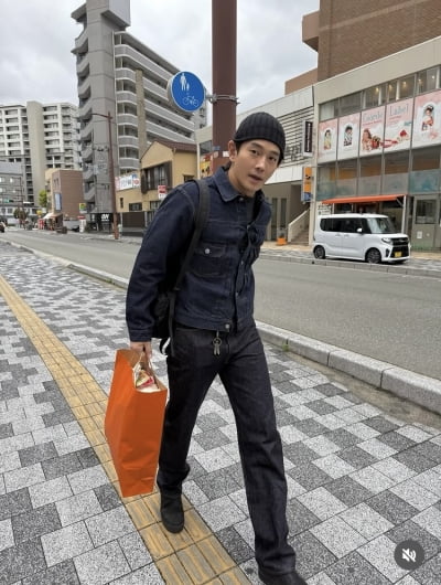 Actor On Joo-wan Spotted Shopping with Wife in Fukuoka