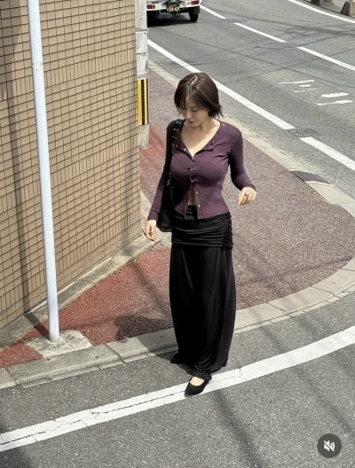 이소라, 1000만원 들인 가슴 성형에 만족…달라붙는 옷만 가득