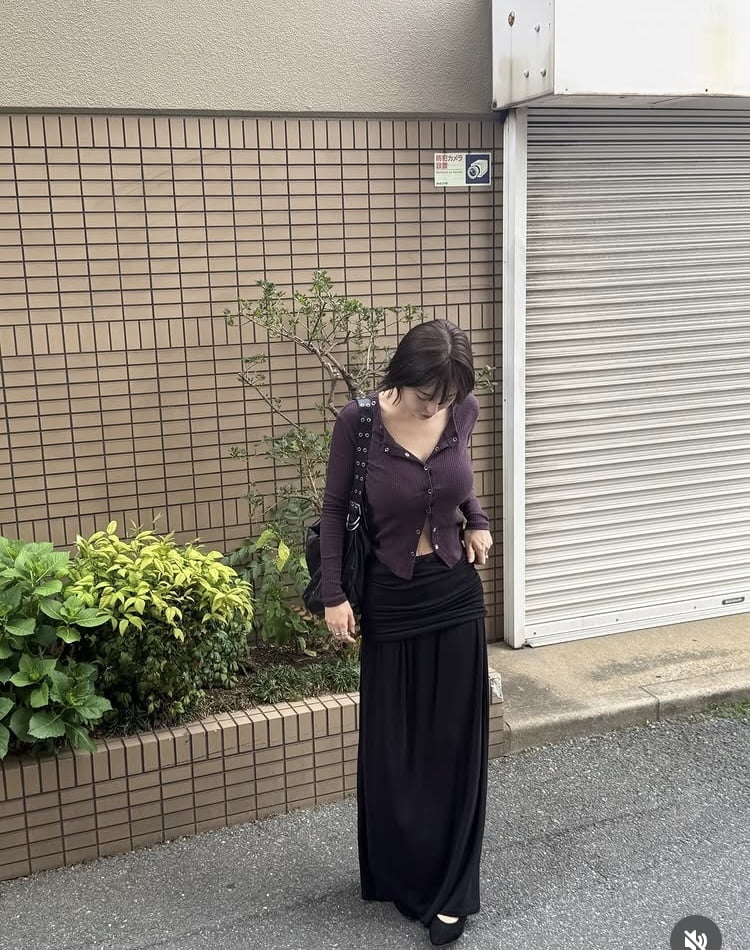 이소라, 1000만원 들인 가슴 성형에 만족…달라붙는 옷만 가득