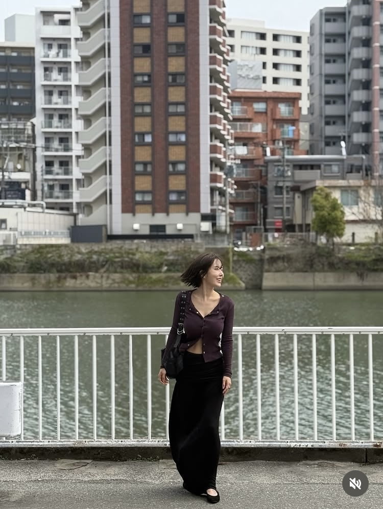 이소라, 1000만원 들인 가슴 성형에 만족…달라붙는 옷만 가득