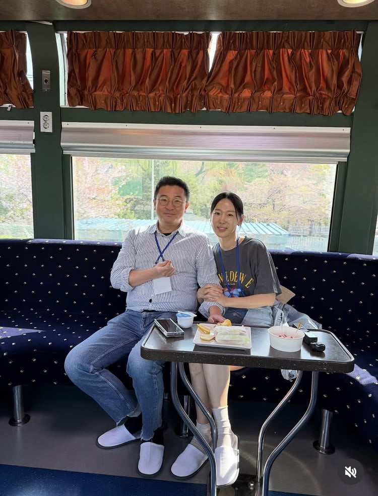 인중 수술 받은 이지혜, 열차 안에서 벌러덩