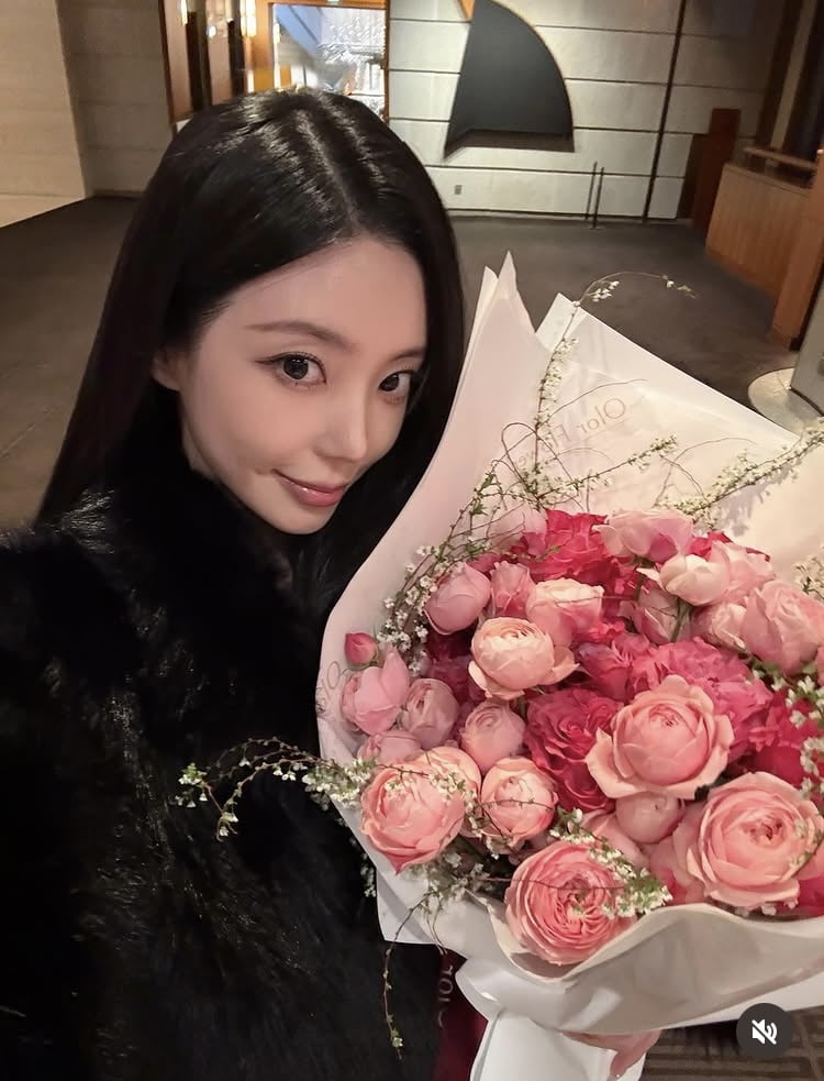 [전문] 윤하정, 1000일 넘게 사귄 ♥과 결혼…10월의 신부