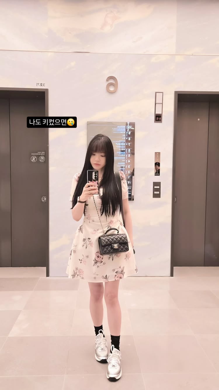 서유리, 최병길 PD와 금전 갈등 속…원피스+검정 양말이 포인트