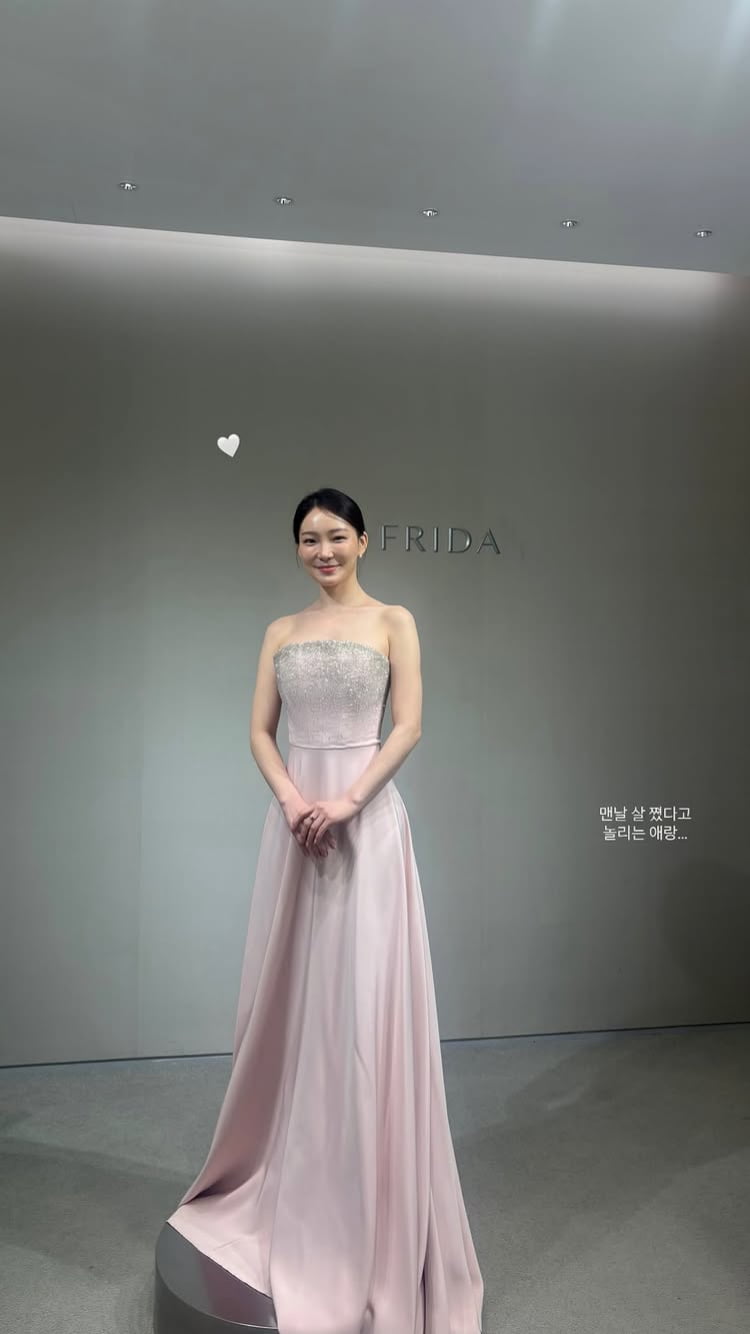 예비신부 키가 더 크네…‘돌싱’ 이아영, 꼬마신랑 심규덕과 투샷