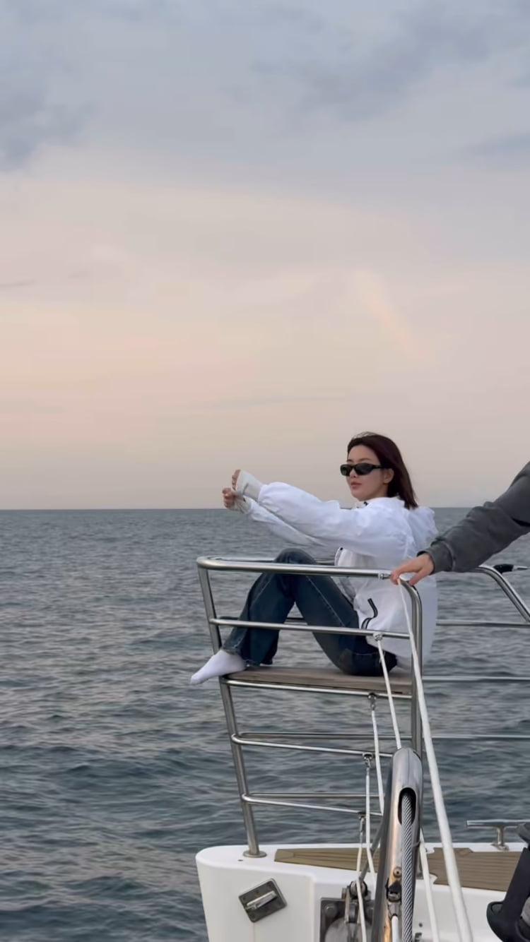 권은비, 24억원 꼬마빌딩 사더니…이젠 요트까지 욕심나나