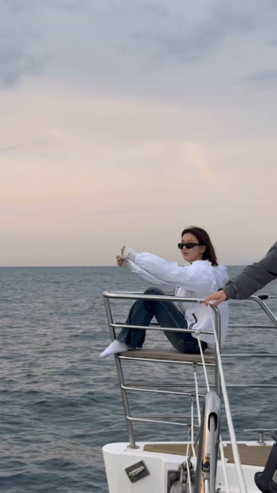 권은비, 24억원 꼬마빌딩 사더니…이젠 요트까지 욕심나나