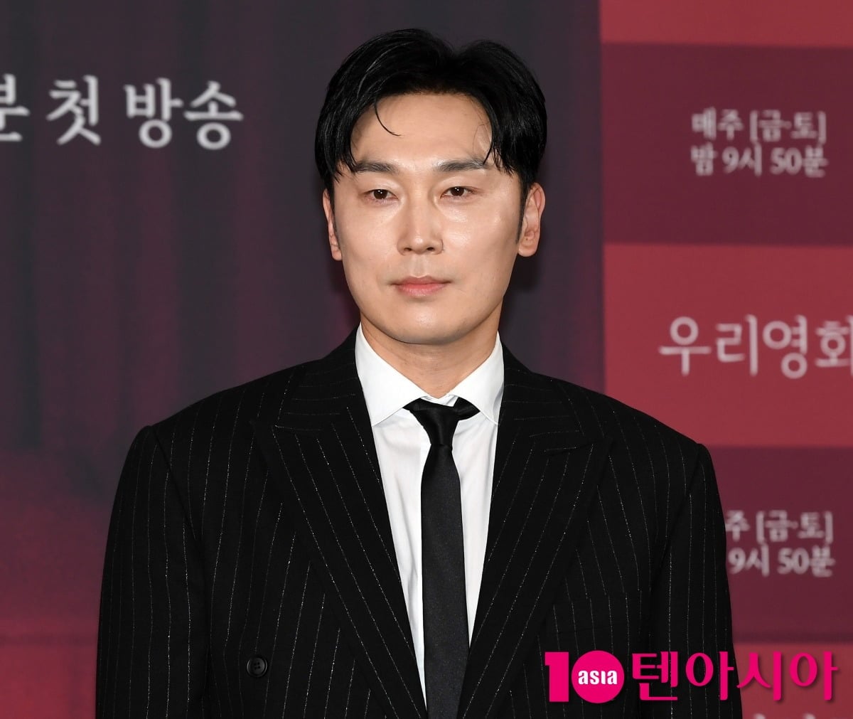 배우 서현우가 취재진 앞에 섰다. / 사진=텐아시아DB