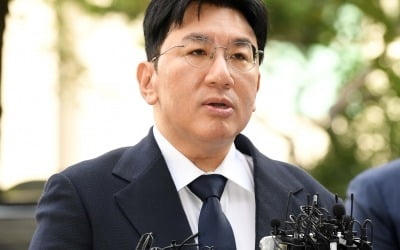 [속보] 경찰, 하이브 방시혁 의장에 구속영장 신청