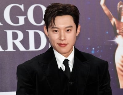 [공식] 김성철, 블핑 지수와 ♥로맨스 한 달 만에 기쁜 소식 알렸다…'슬리핑닥터' 출연 확정