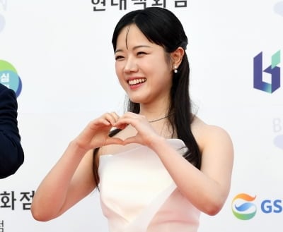 '27세' 김향기, BL 작가로 데뷔한다…"필명은 이묵, 은밀한 이중생활" ('로맨스의')