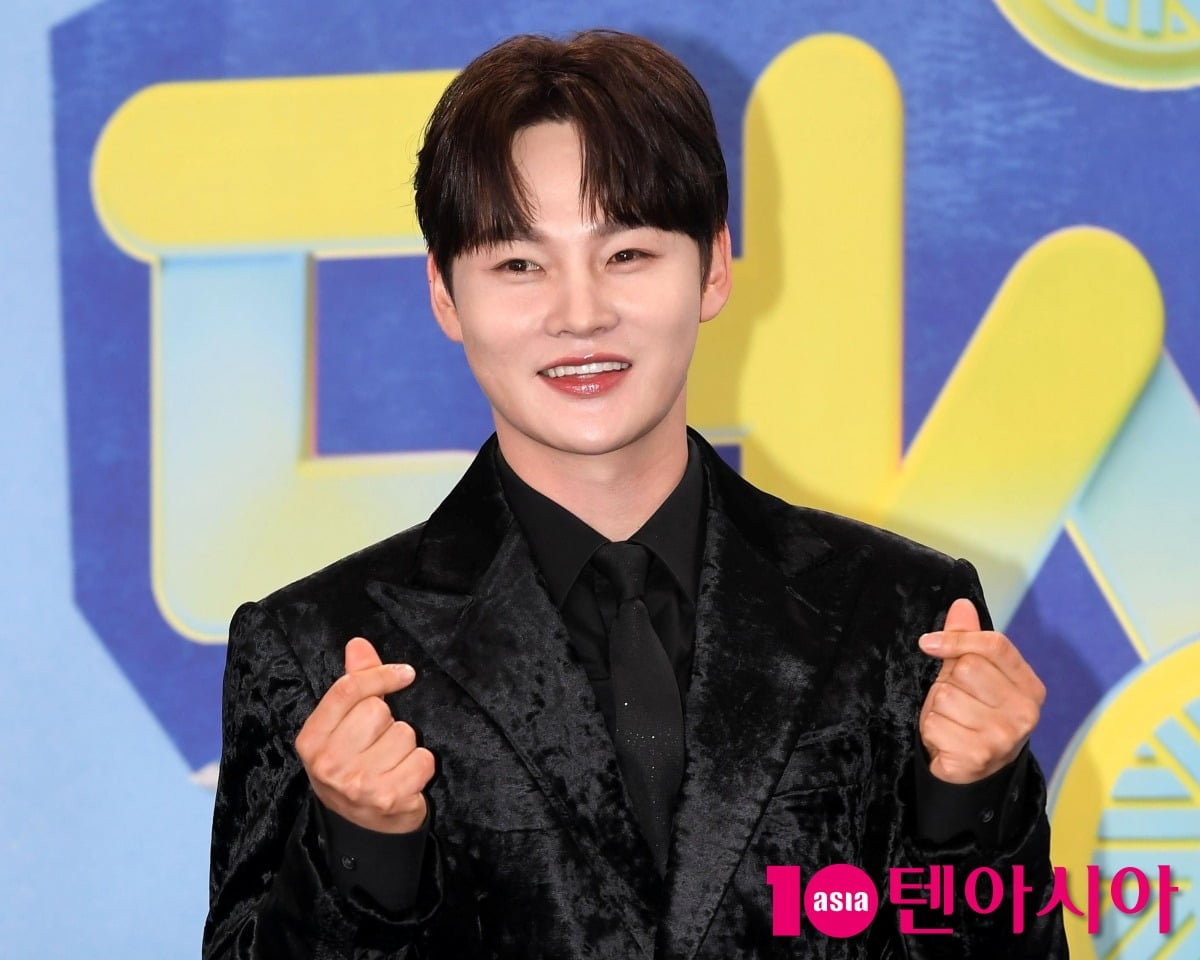 가수 박서진이 포즈를 취하고 있다. / 사진=텐아시아DB