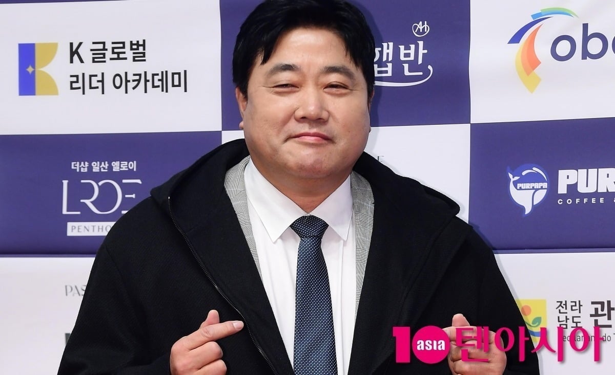 양준혁이 포즈를 취하고 있다./사진=텐아시아DB