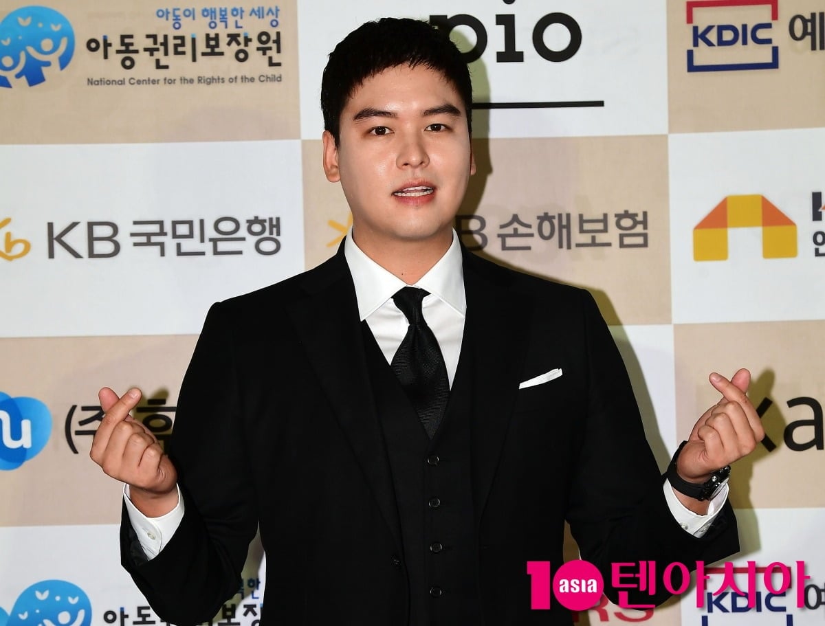 이장우가 취재진 앞에서 포즈를 취하고 있다. 사진=텐아시아DB