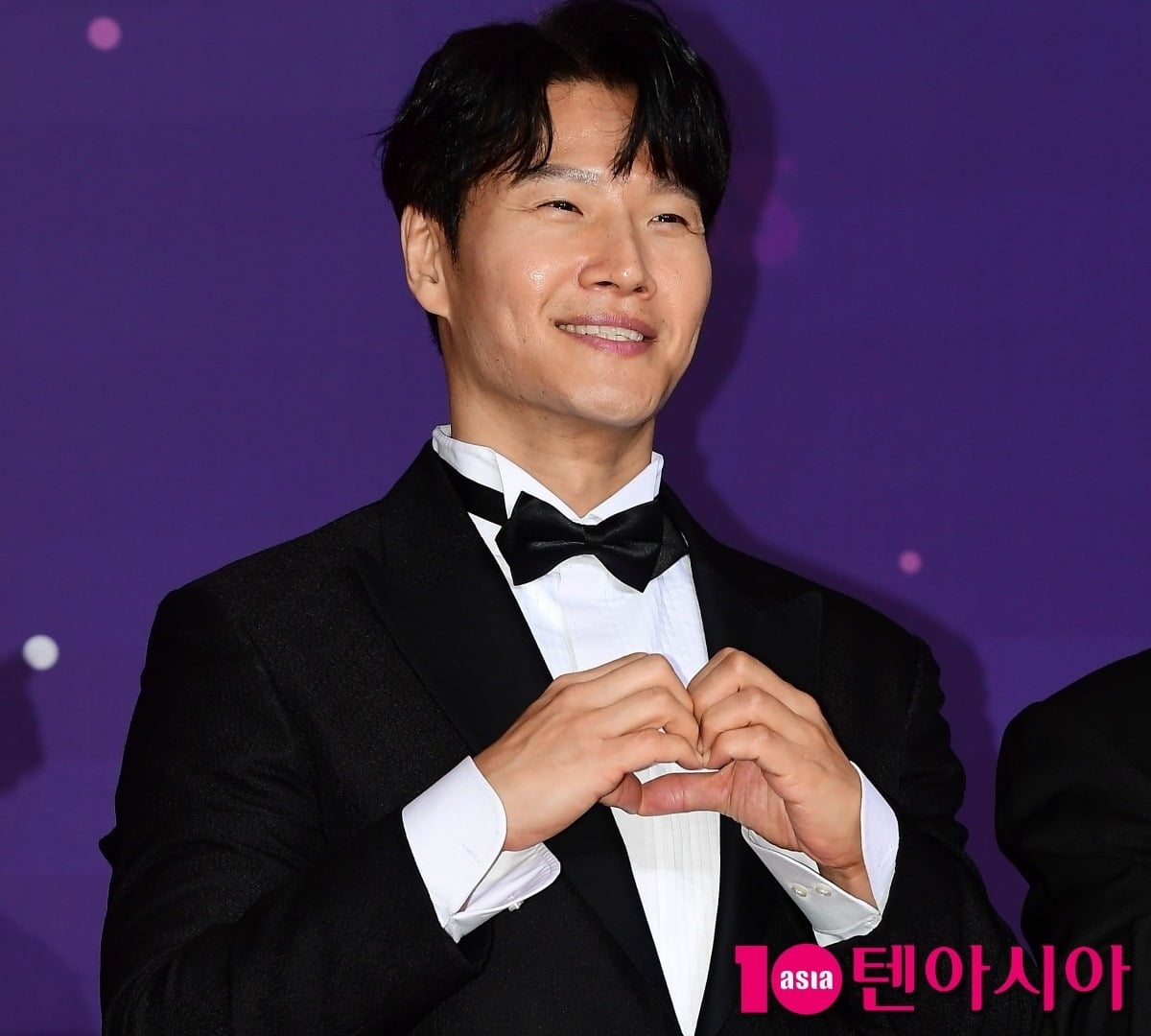 방송인 김종국이 포즈를 취하고 있다 / 사진=텐아시아 DB