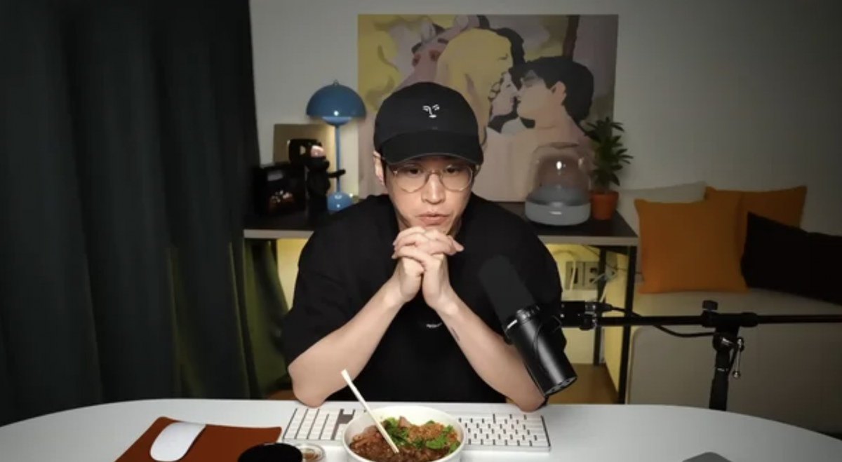 그룹 에픽하이 타블로가 고민 상담을 하고 있다.
사진=유튜브 채널 '타블로'