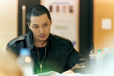 [공식] 결혼 앞둔 변요한, '파문' 소식…머리까지 빡빡 밀었다