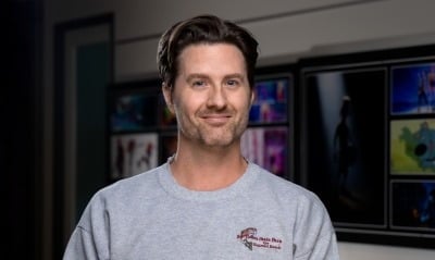 [공식] '케데헌' 감독, ♥한국인 아내와 내한했다…"5세 아들 한글에 관심" ('어서와한국은')