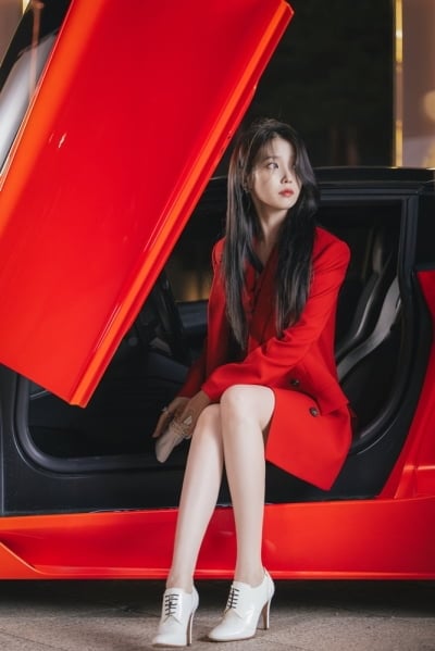 아이유, 재벌가 됐다…"셀럽 면모도 갖춰, CEO다운 가르마가 기본 스타일" ('대군부인')