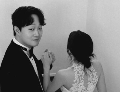 정재형, ♥11살 연하 신부 뒷태 깜짝 공개…만우절 맞이 "꿈만 같은 결혼"