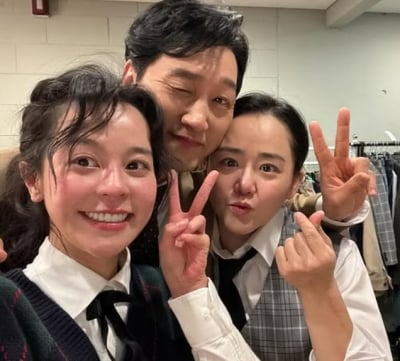 9년 만에 복귀인데 '좌석 텅텅'…매진 굴욕 문근영 "날 떠나지 마"