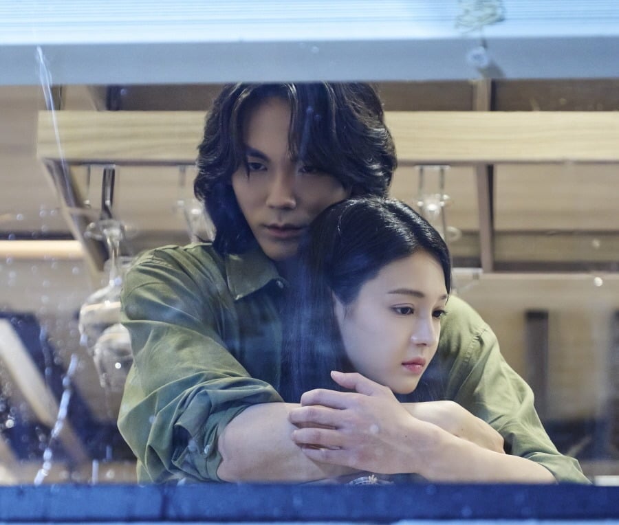 정이찬이 주세빈을 껴안았다./사진제공=TV조선 '닥터신'