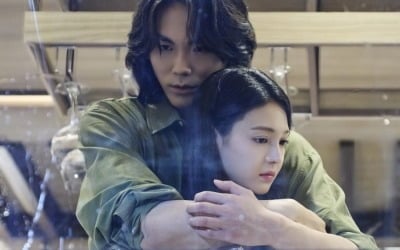 톱스타 여배우, 뇌 수술만 2번했는데…♥의사 남친은 다른 여자와 밀착 스킨십 ('닥터신')