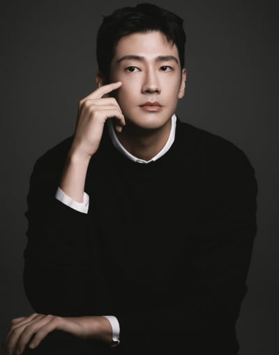 전설의 외과의사 구자성 비주얼 보니…인턴과 ♥핑크빛('엉큼한맞선')