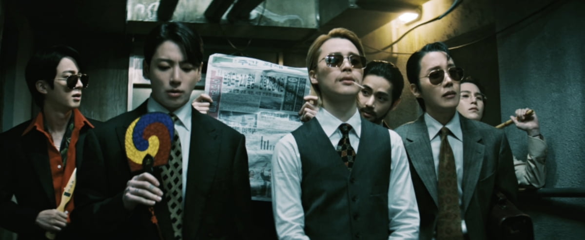 그룹 방탄소년단이 정규 5집 '아리랑'의 수록곡 '2.0' MV에서 K팝의 강점인 칼군무를 펼쳤다.
사진=그룹 방탄소년단 정규 5집 '아리랑'의 수록곡 '2.0' MV