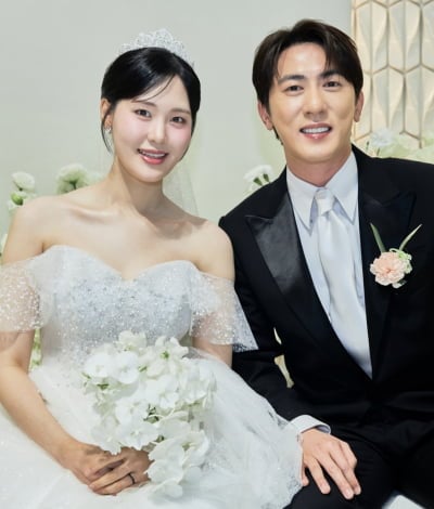 '15년 연애" 김원훈·엄지윤, 초호화 결혼식 하루 만에 이혼 선언…"웃음이 안 나"