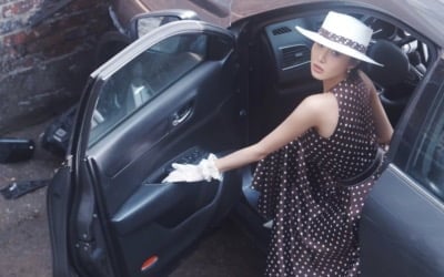 화사, 제대로 사고쳤다…차 앞범퍼 완파 수준 '와장창'