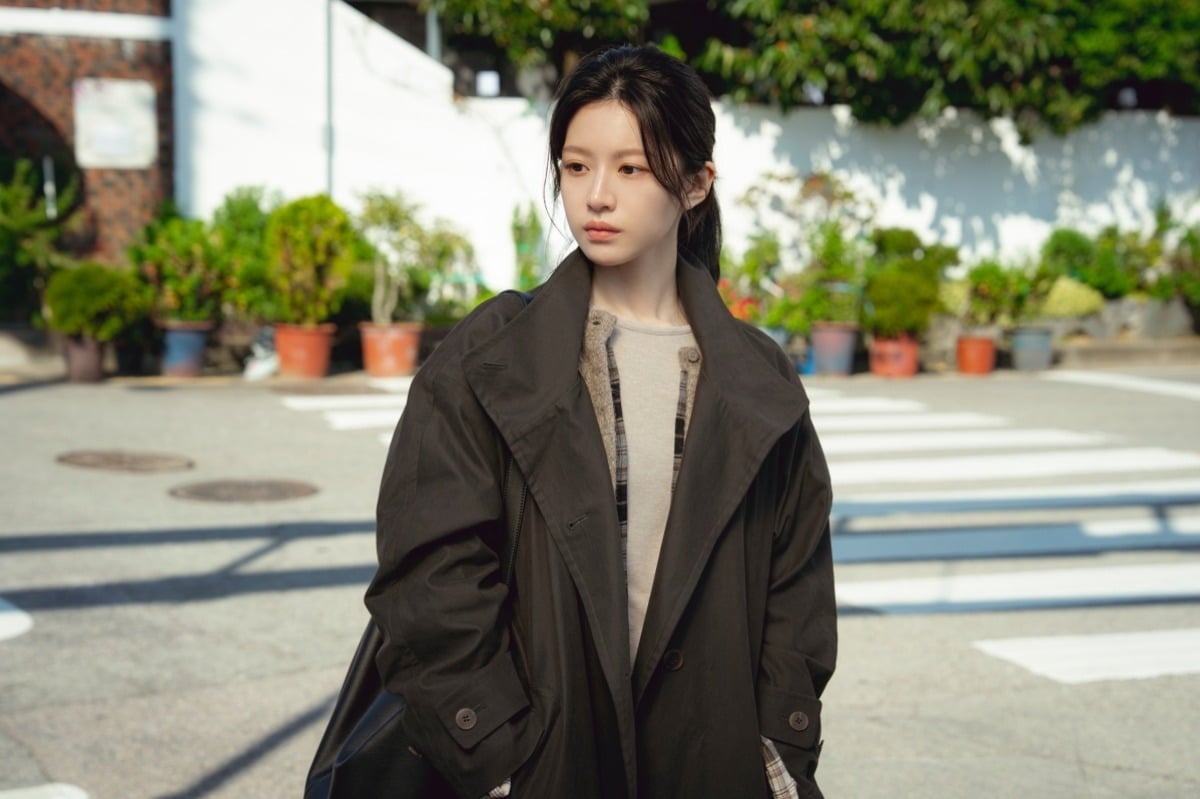 고윤정이 '모두가 자신의 무가치함고 싸우고 있다'에 출연한다. / 사진제공=스튜디오 피닉스·SLL·스튜디오 플로우