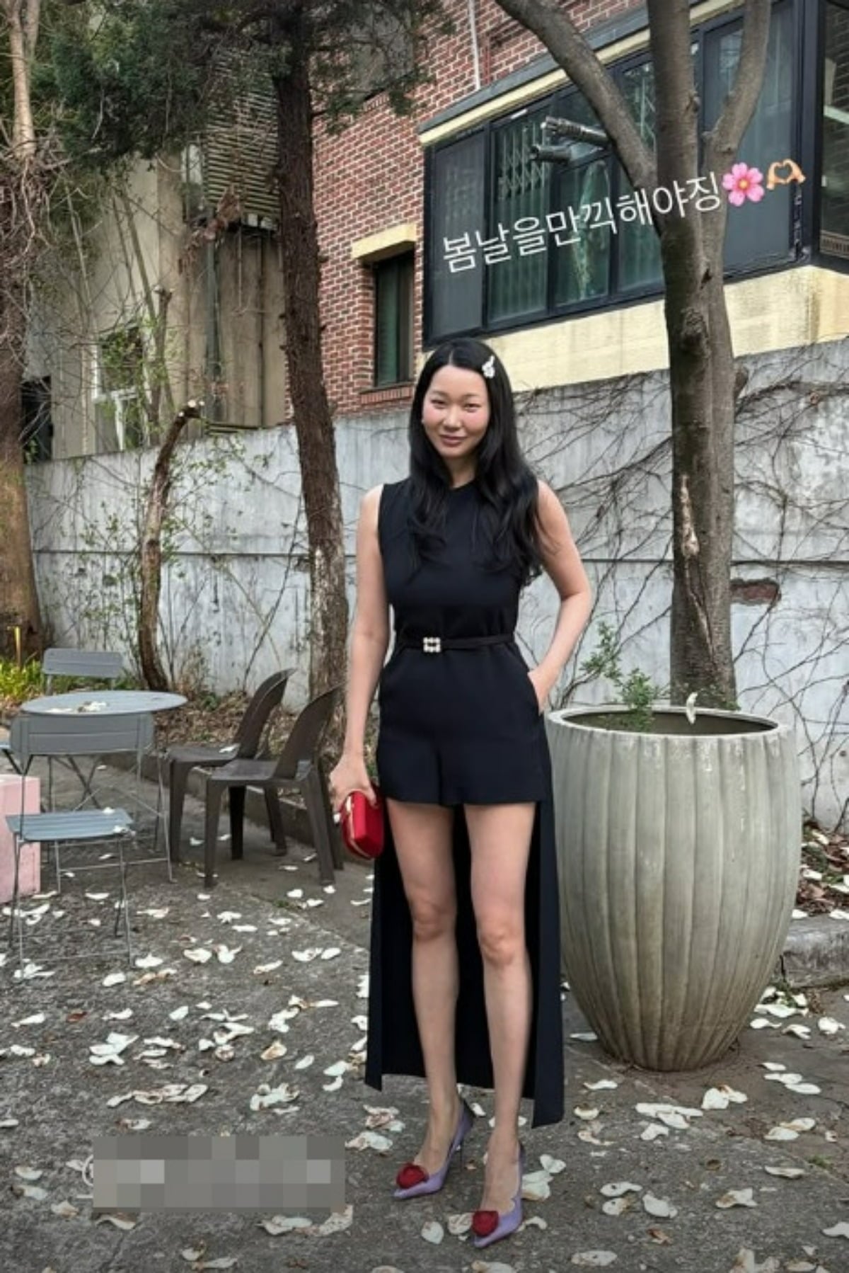 모델 겸 배우 장윤주가 나들이 중 각선미를 뽐내고 있다. / 사진=장윤주 SNS