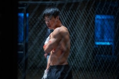 우도환, 불법 복싱 리그 목격담 전해졌다…프로 선수급 탄탄한 피지컬 자랑 ('사냥개들')