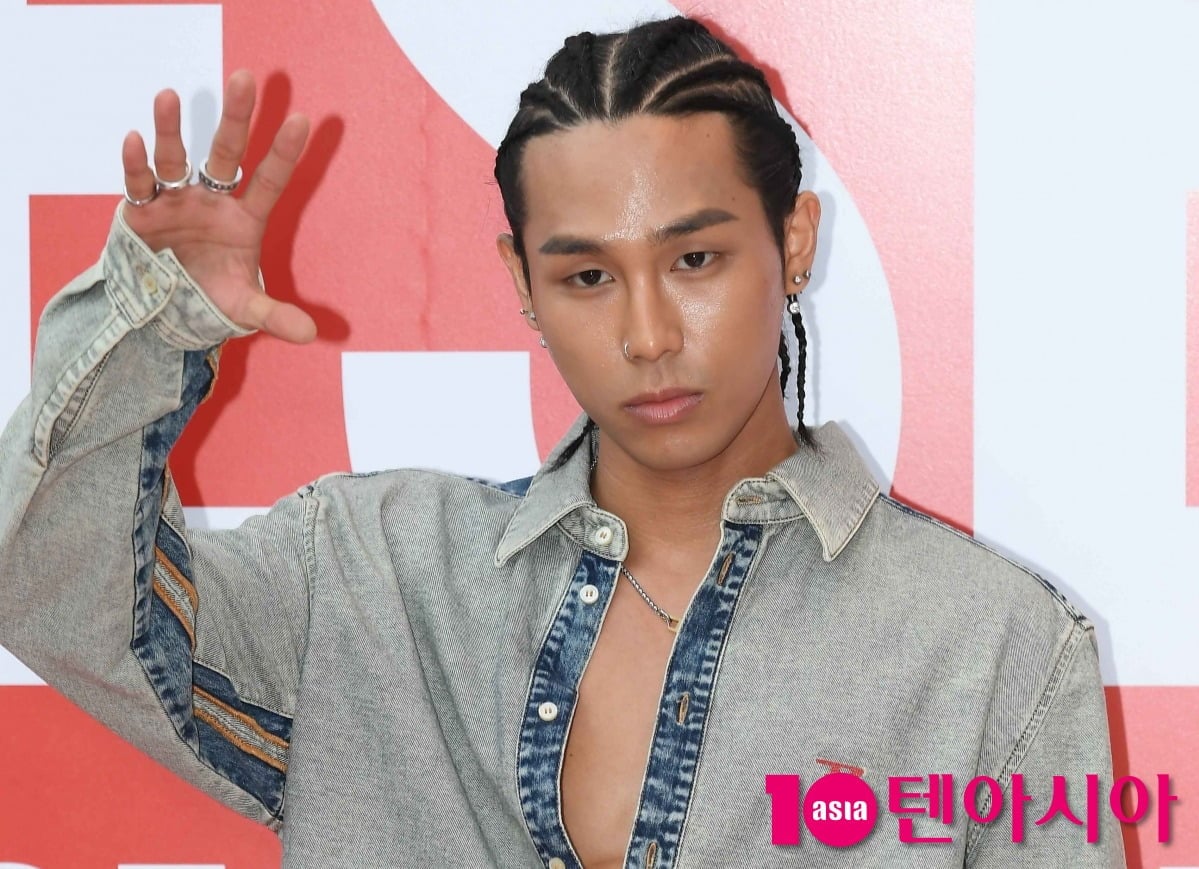 가수 식케이가 포즈를 취하고 있다 / 사진=텐아시아 DB